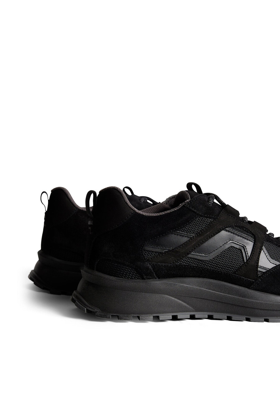 ares sport sneaker