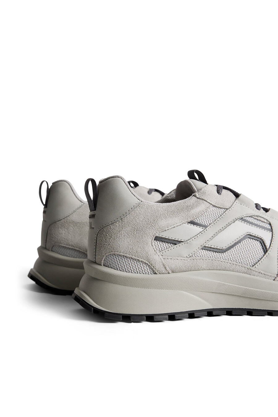 ares sport sneaker