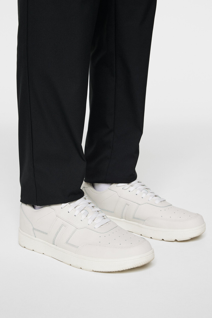 ace low-top golf sneaker