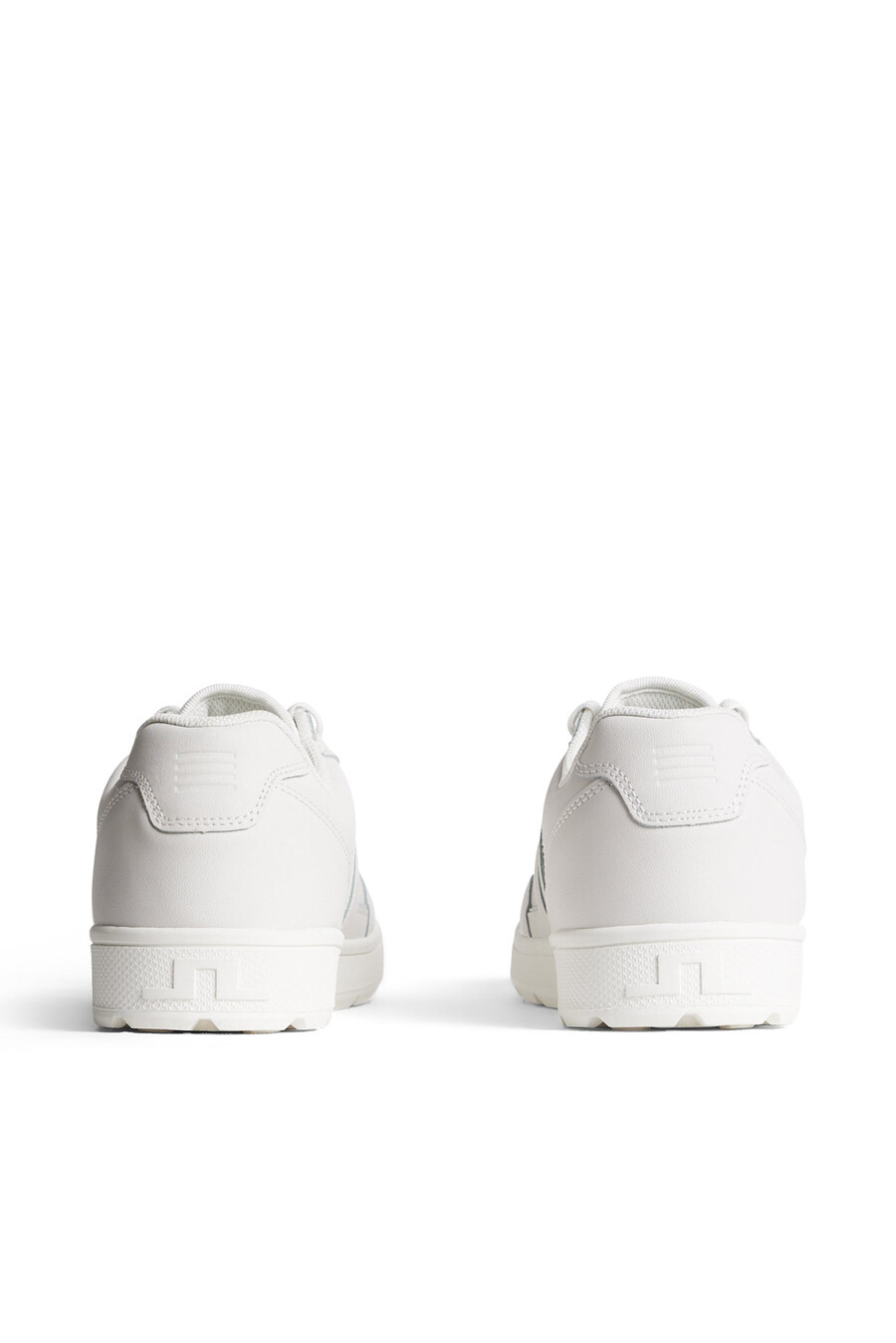 ace low-top golf sneaker