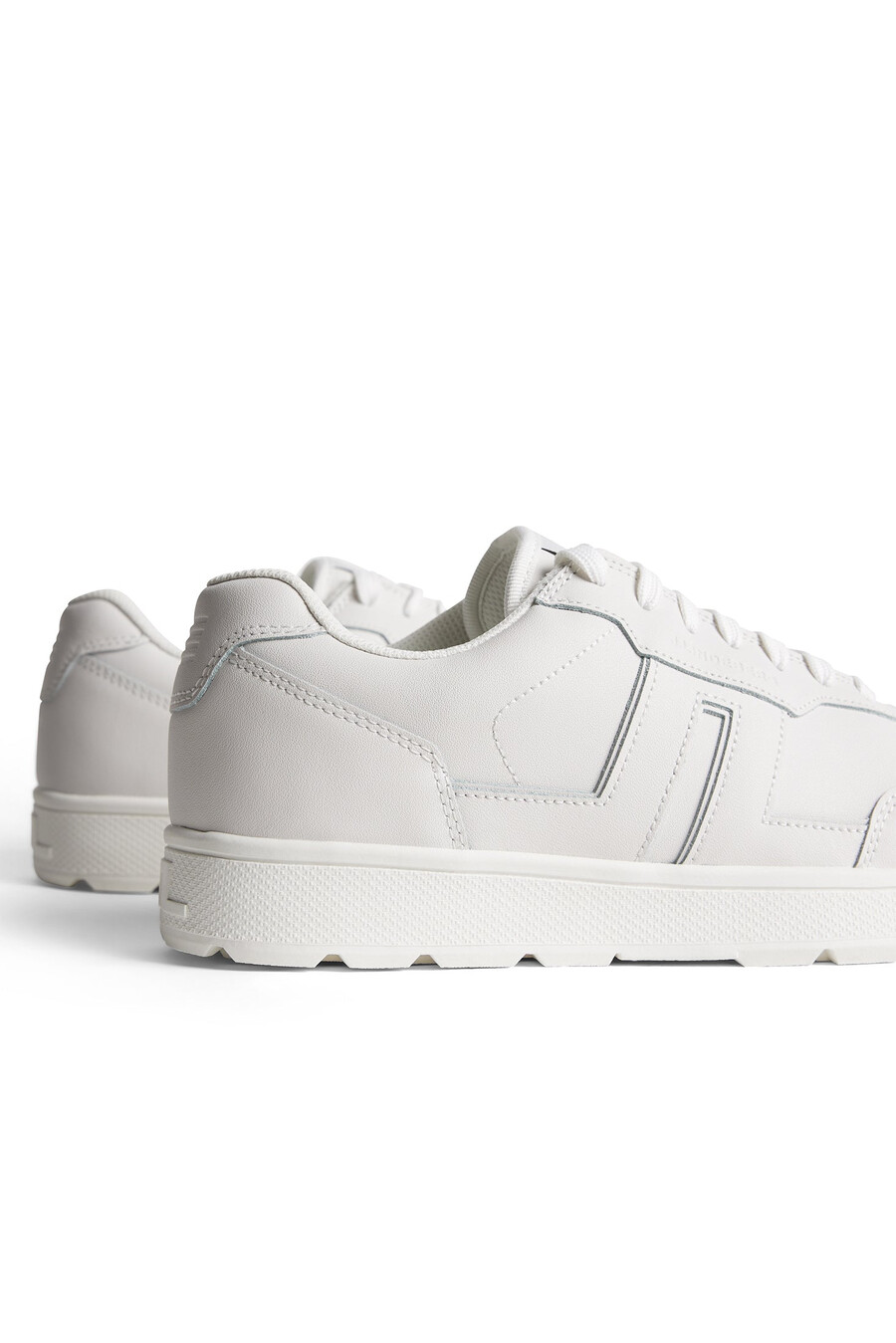 ace low-top golf sneaker