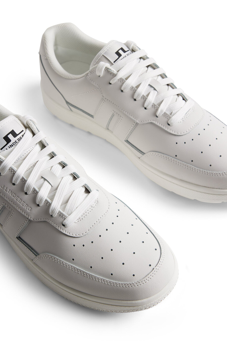 ace low-top golf sneaker