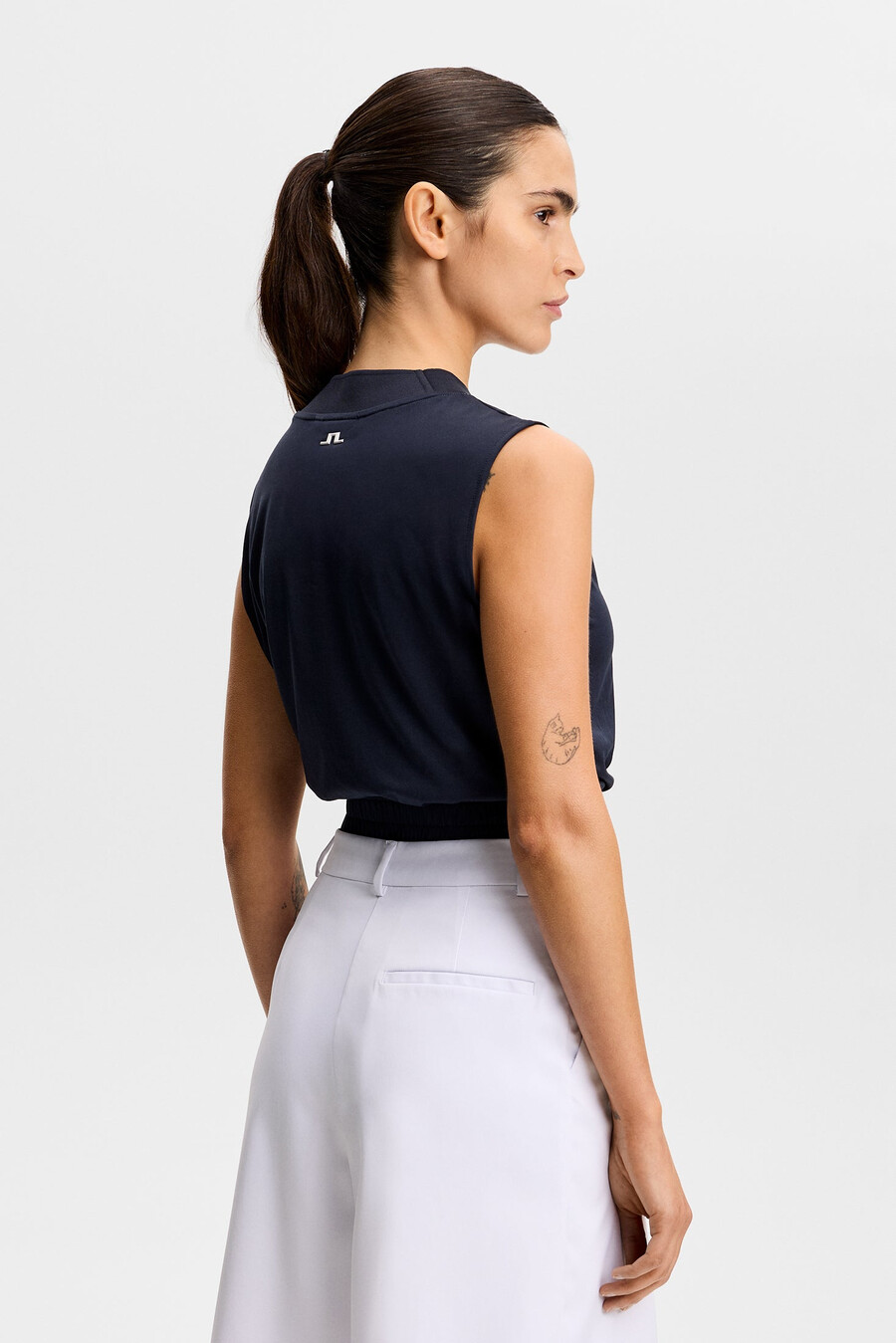 liny sleeveless top